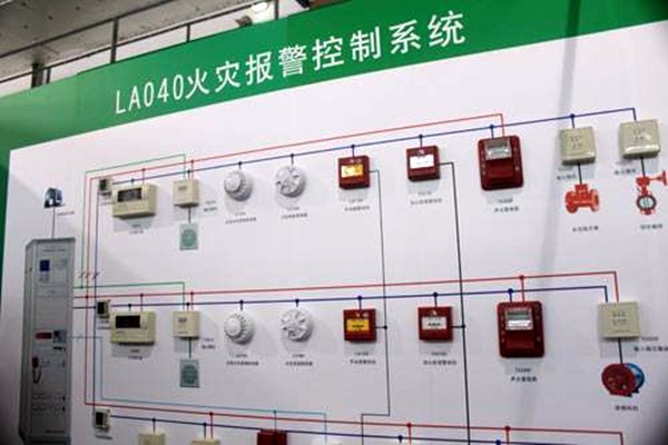 出現(xiàn)火警時(shí)，樓宇控制系統(tǒng)如何快速做出反應(yīng)？